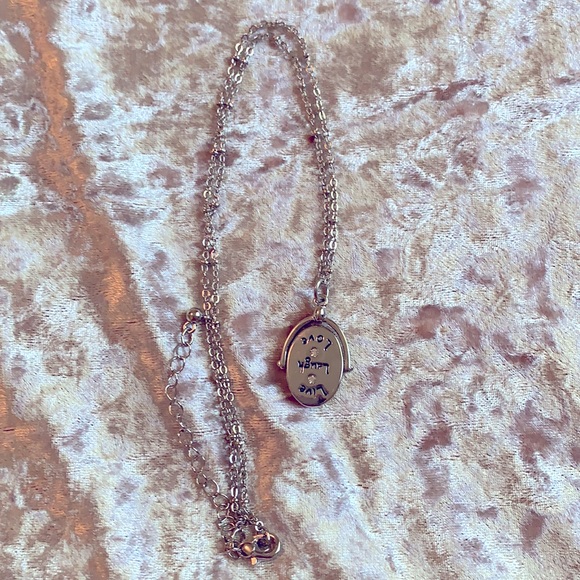 NEW 💗 Gorgeous Fidget / Spinning Necklace - Picture 2 of 8